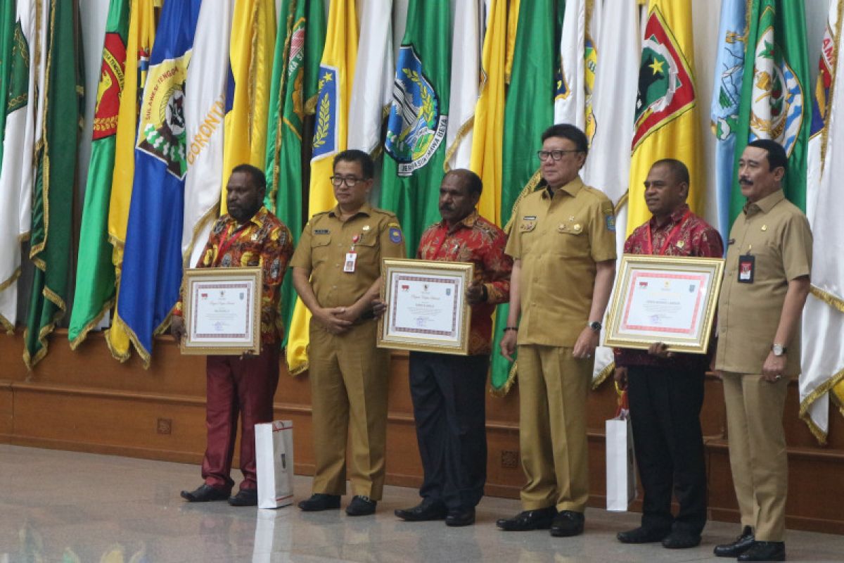 Mendagri  rapat koordinasi dengan perwakilan DPRD Papua-Papua Barat