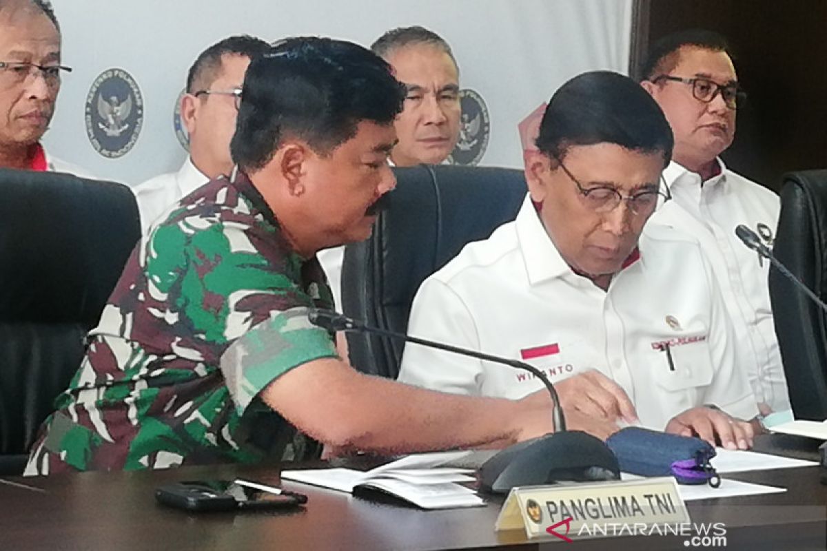 Wiranto: Hujan buatan cepat kurangi titik api karhutla