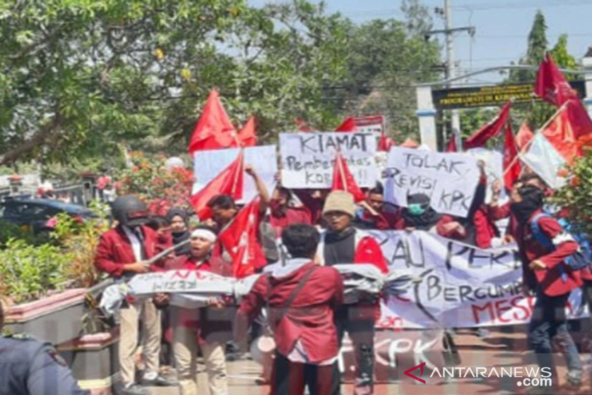 IMM Bangkalan aksi damai dukung penguatan lembaga KPK