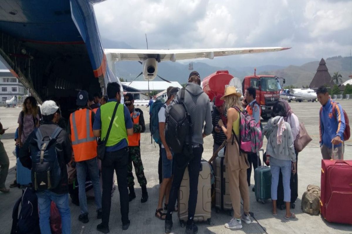 Lima turis asal Ukraina dievakuasi dari Wamena, 4.000 lebih warga mengungsi