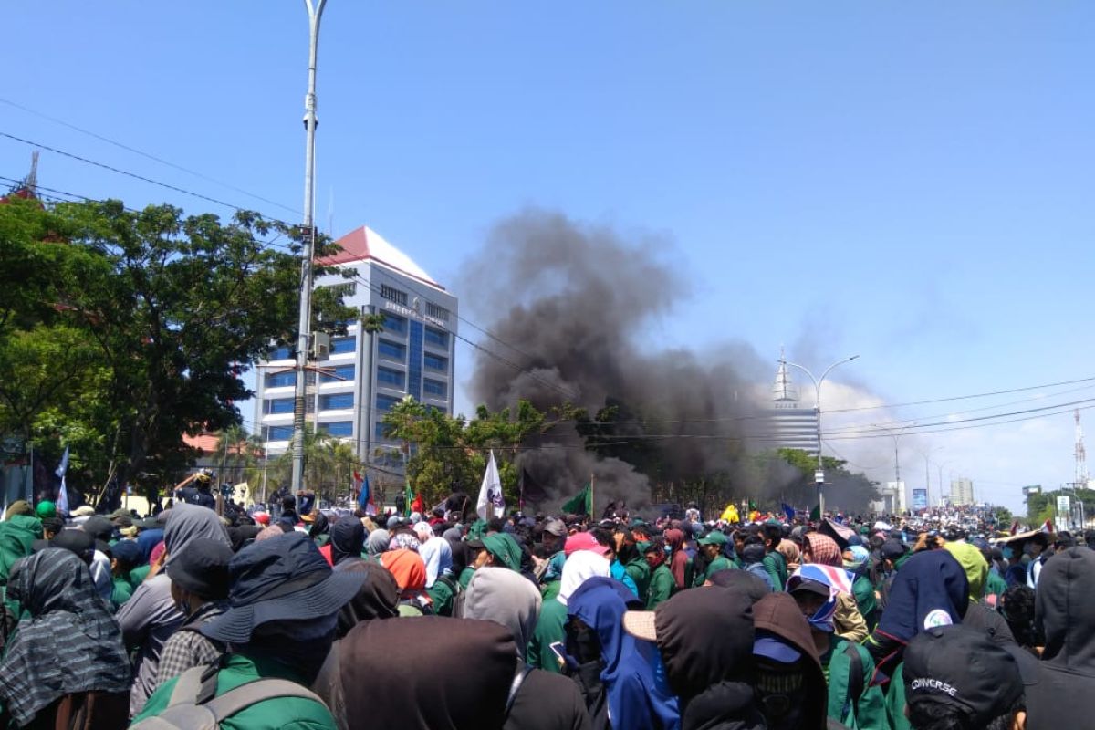 Demo mahasiswa, 1.900 personel diturunkan di Makassar