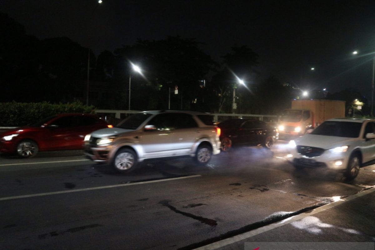 Kendaraan di Tol Slipi-Grogol bergerak usai terjebak enam jam