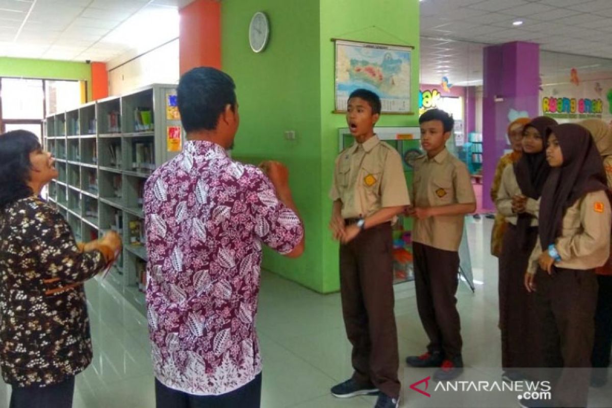 Siswa SLB berwisata edukasi ke Perpustakaan Kota Magelang