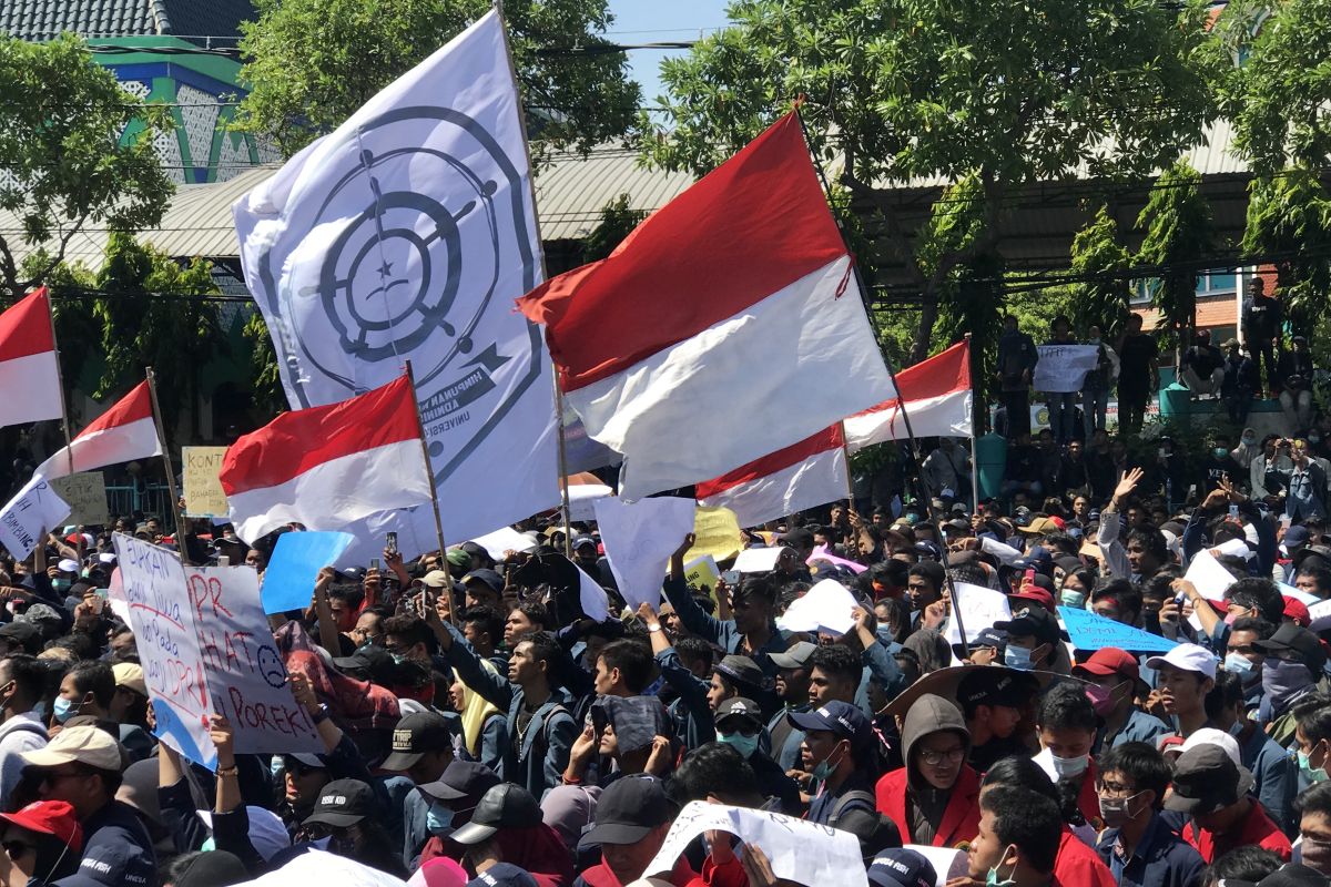 Di Surabaya, aksi ribuan mahasiswa tolak RKUHP berlangsung damai (Video)