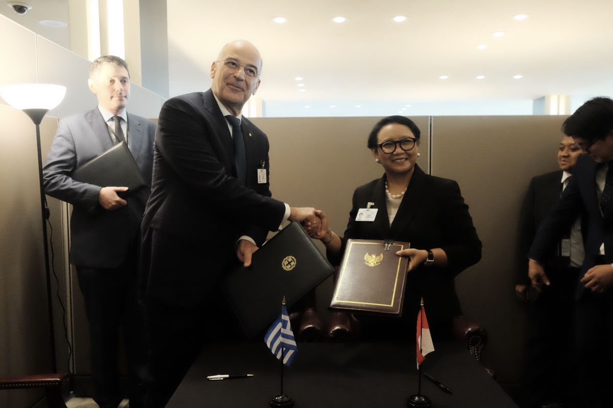 Marsudi puts spotlight on economic cooperation at bilateral meetings