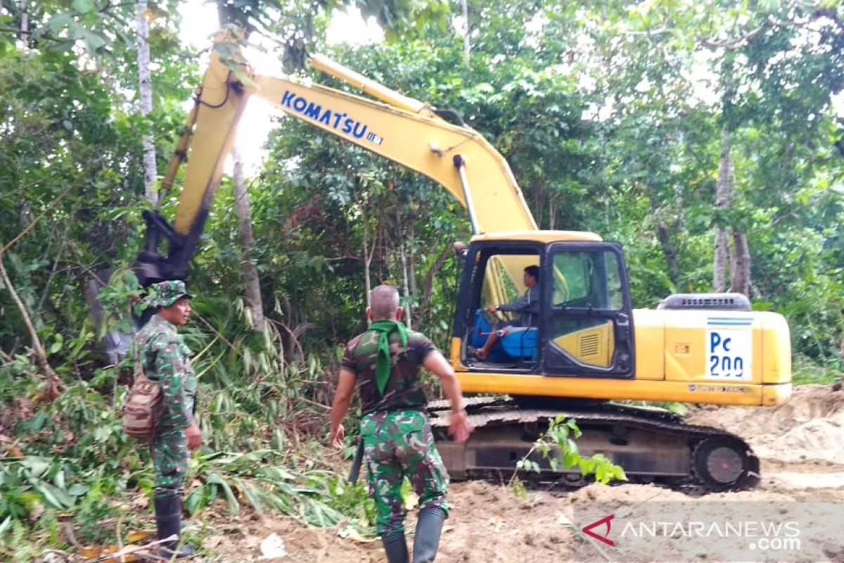 Kodim Sangihe buka jalan baru sepanjang 2.250 meter