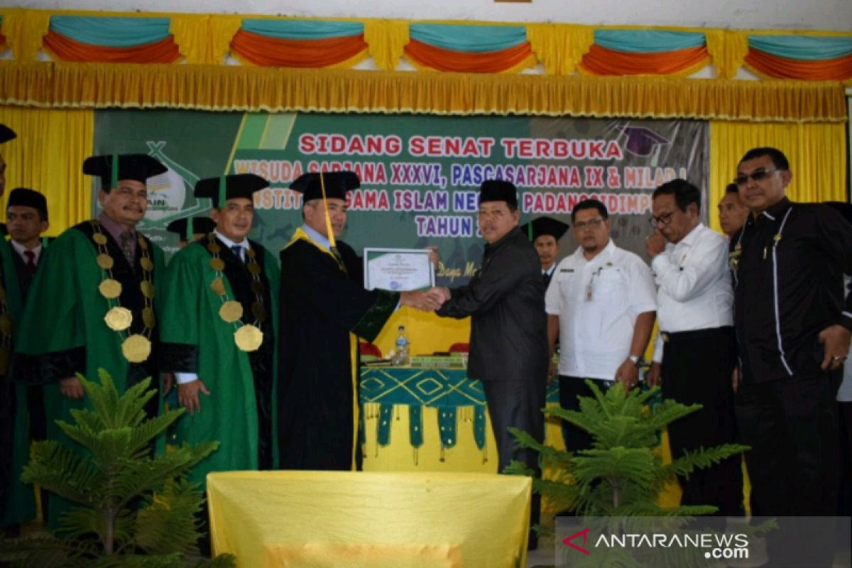 Wakil Walikota Padangsidimpuan hadiri wisuda IAIN Padangsidimpuan