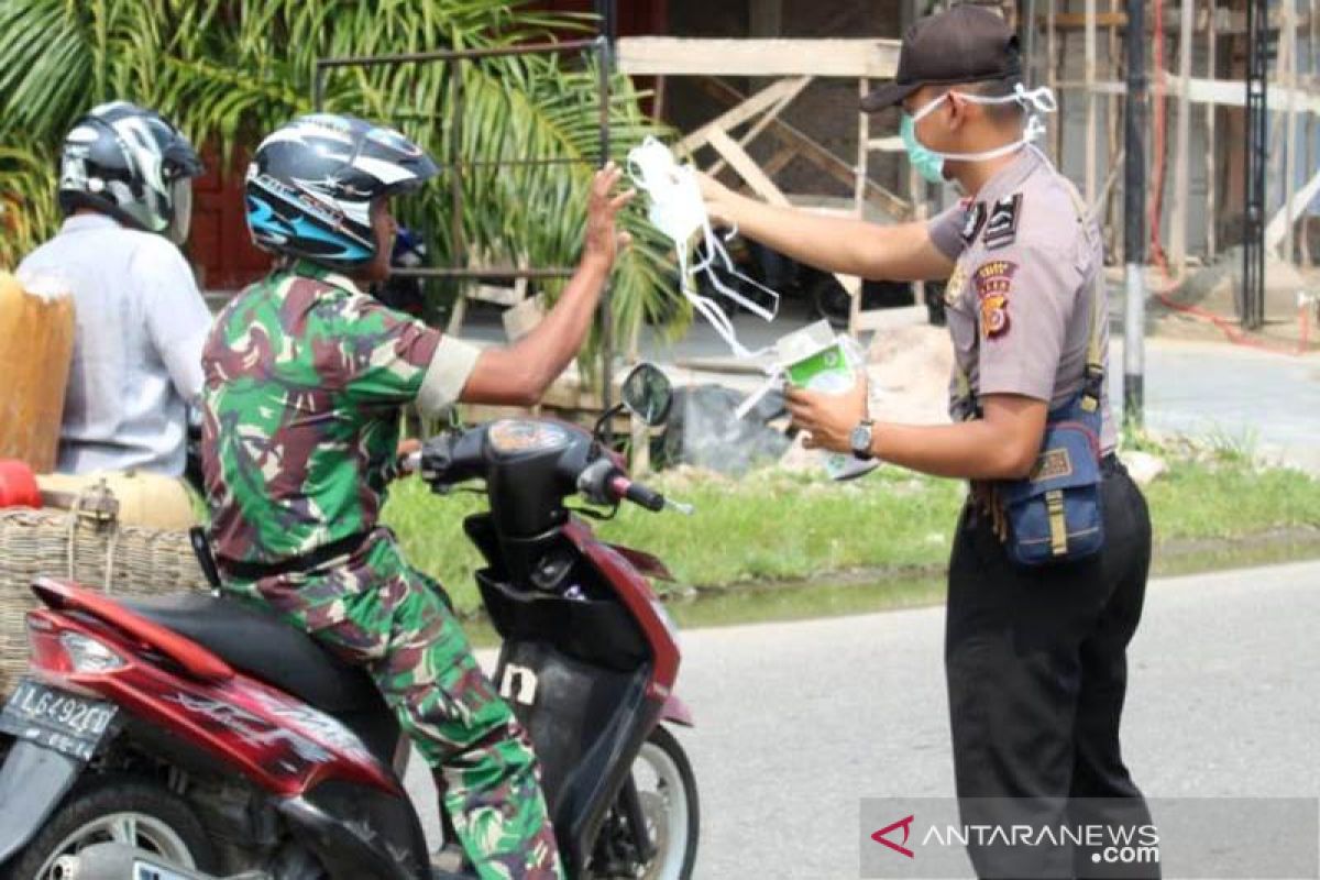 Polres Abdya bagi 10 ribu masker