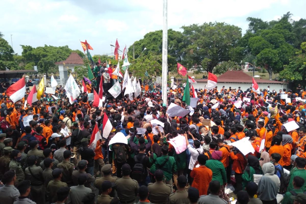 Ribuan mahasiswa Ogan Komering Ulu demo tolak revisi UU KPK