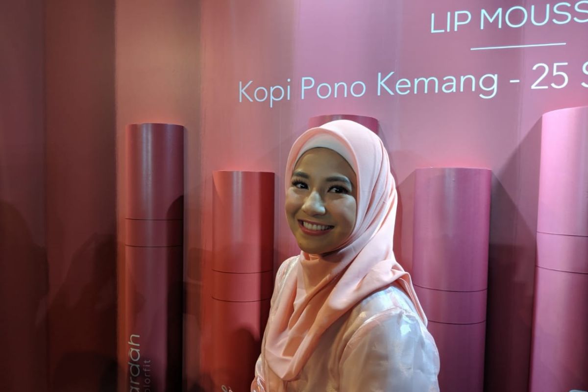 Natasha Rizki teliti sebelum beli lipstik