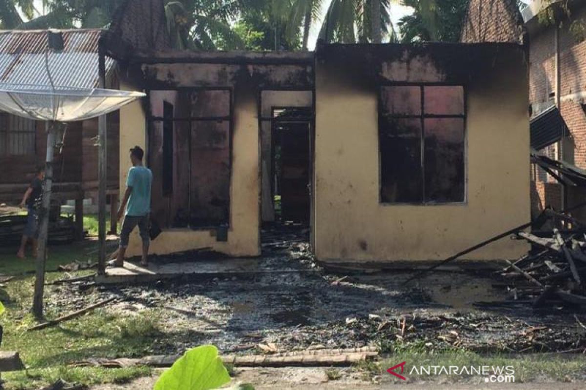 Sebuah rumah di Lhokseumawe terbakar, ibu dan anak terluka parah