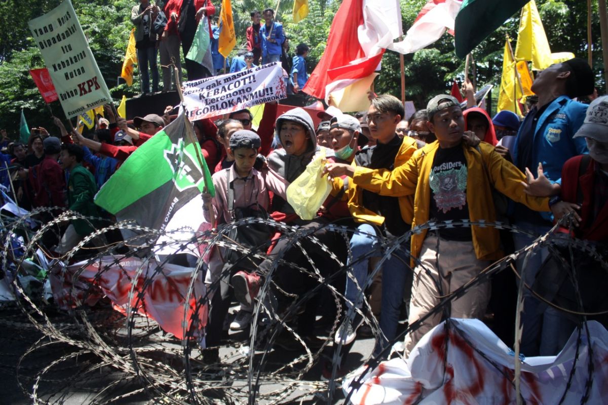 Demo mahasiswa, Polresta Sidoarjo berikan pengamanan humanis