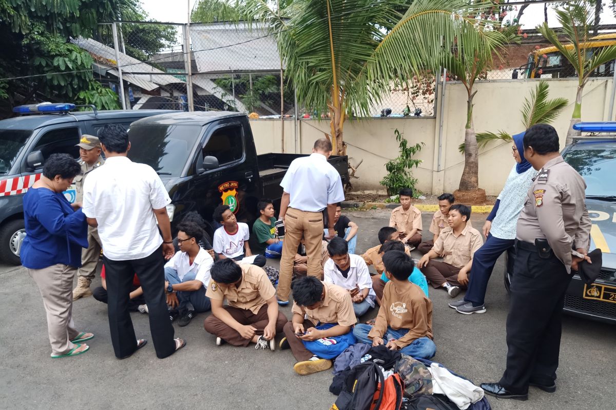 40 pelajar dijaring petugas gabungan di Jakarta Timur