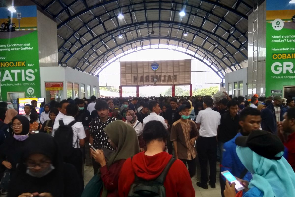 KCI pastikan tidak ada kerusakan di Stasiun Palmerah