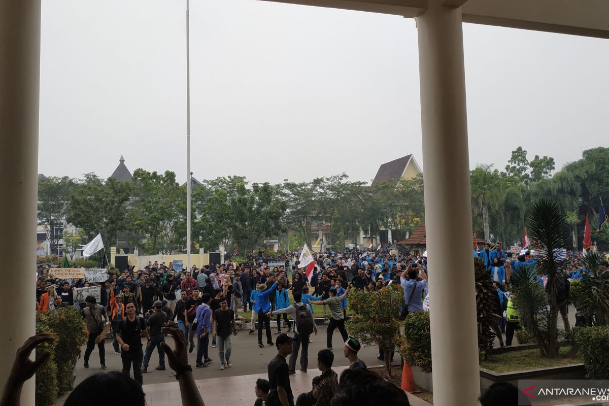 Ribuan mahasiswa Kalbar unjuk rasa tolak RUU KUHP dan KPK