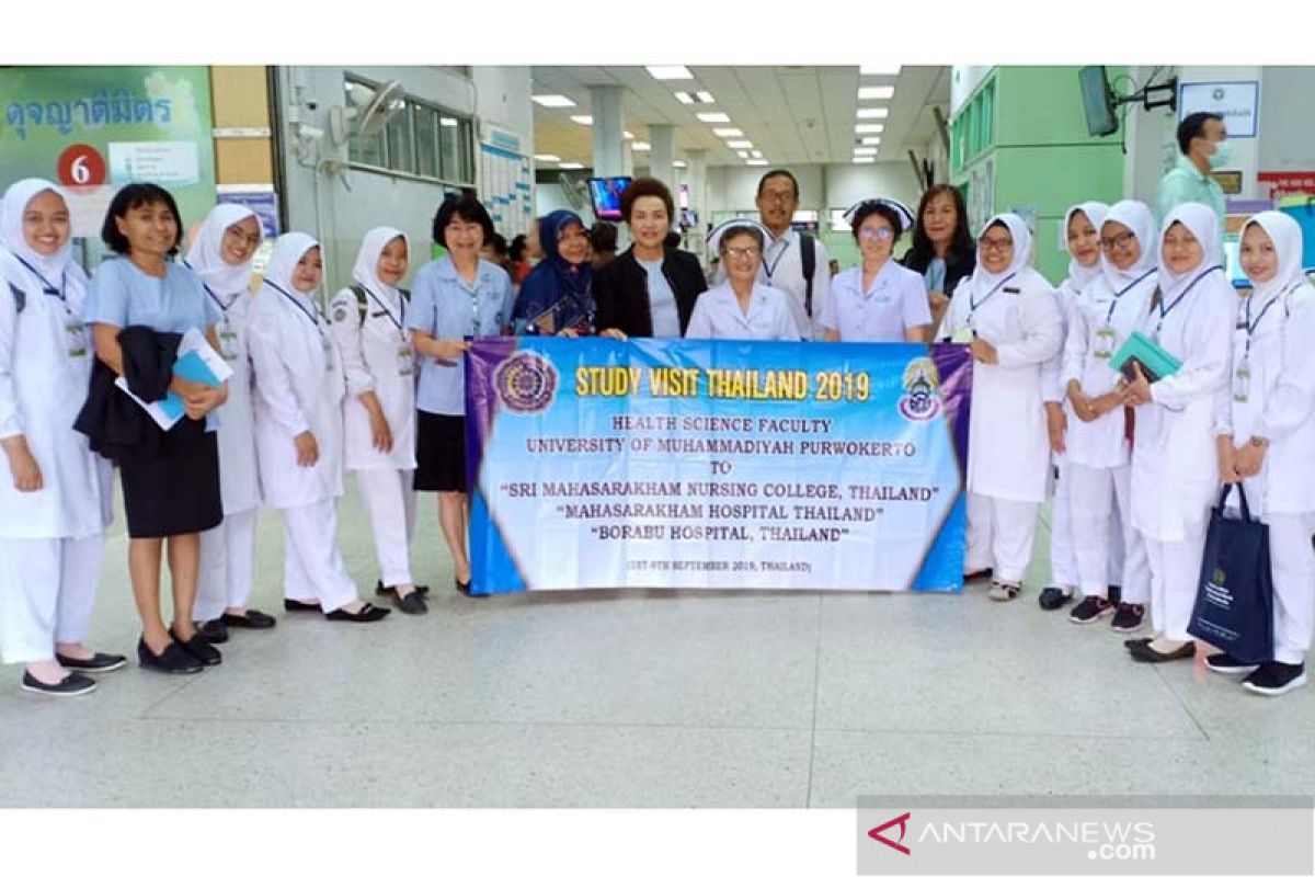 9 mahasiswa Profesi Ners UMP kunjungan studi ke Thailand