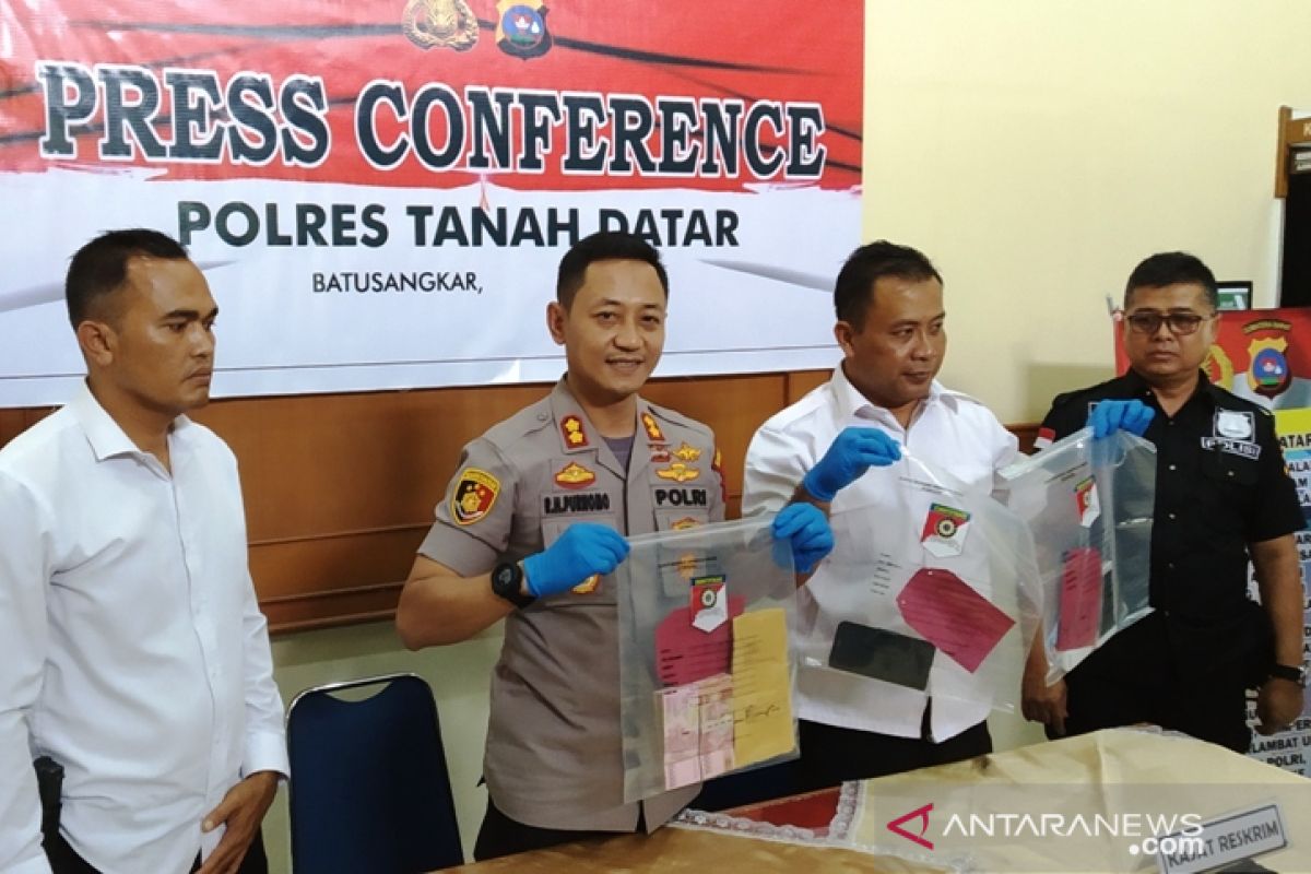 Polres Tanah Datar amankan Rp20 juta OTT Kadis Koperindag Tanah Datar