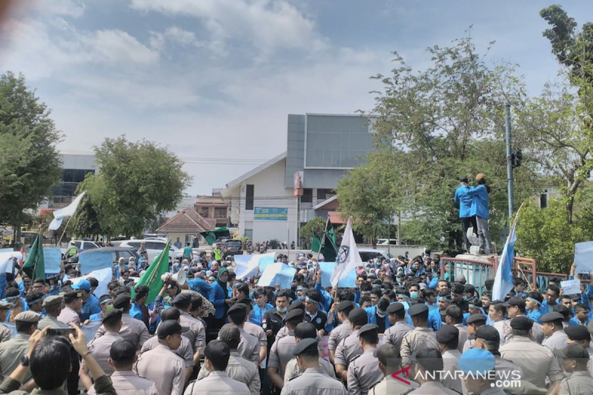 Mahasiswa Aceh desak Presiden batalkan UU KPK