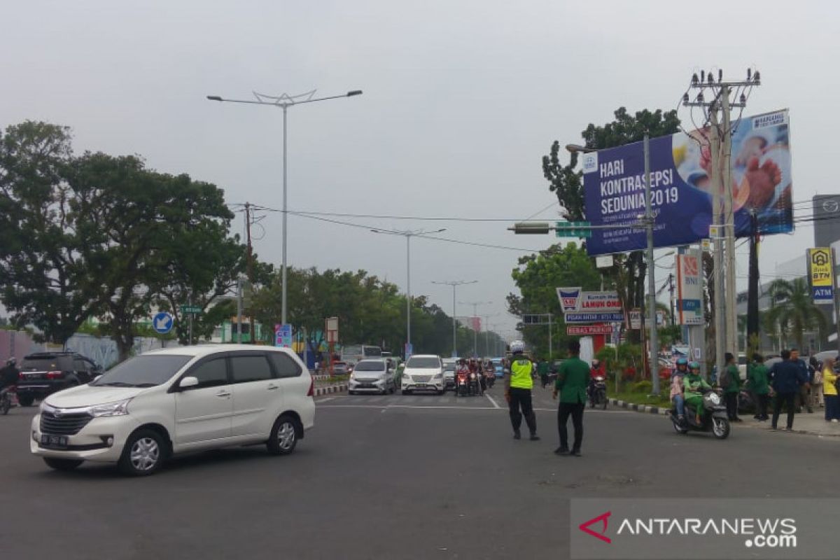 Arus Lalu Lintas dari Khatib Sulaiman-Simpang DPRD ditutup karena demo mahasiswa