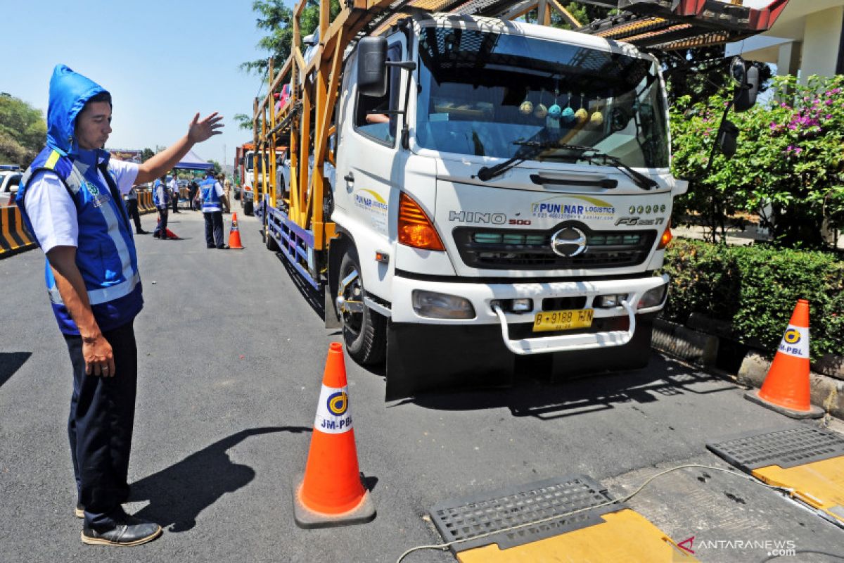 Penertiban dan perawatan truk dongkrak bisnis angkutan