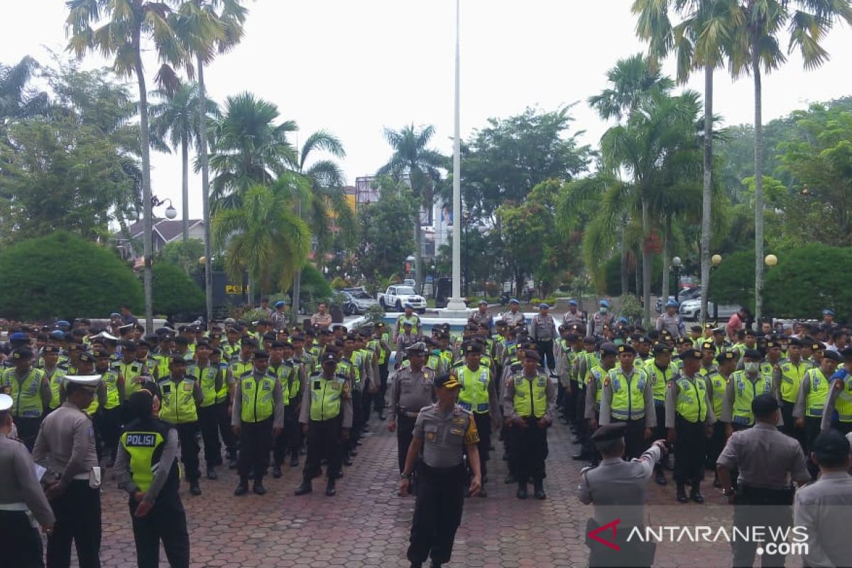 Polresta Padang kerahkan 350 personel kawal demo di DPRD Sumbar