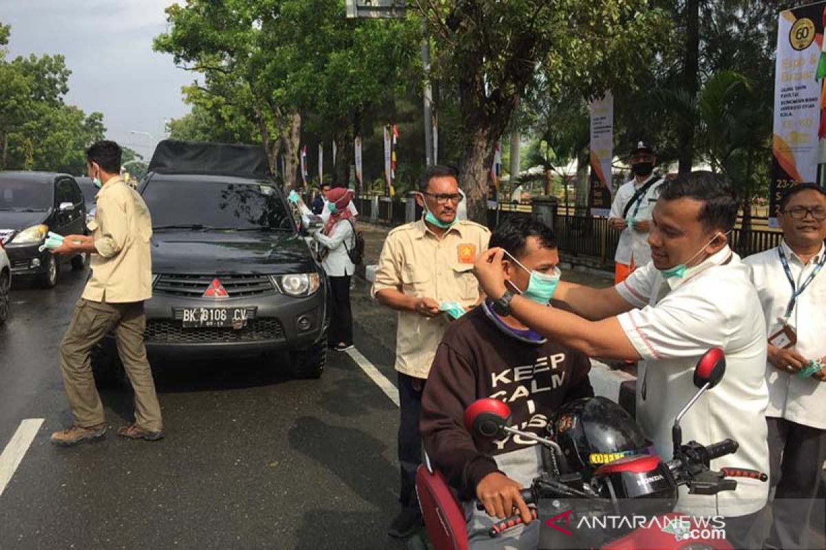 PLN Aceh bagikan 10 ribu masker di Banda Aceh