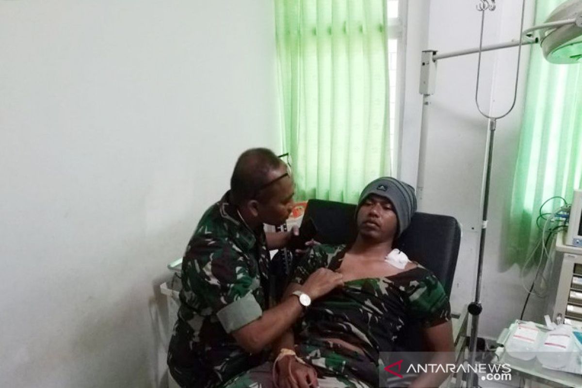 Alami luka panah, anggota Yonif 751 Raider dievakuasi dari Mulia