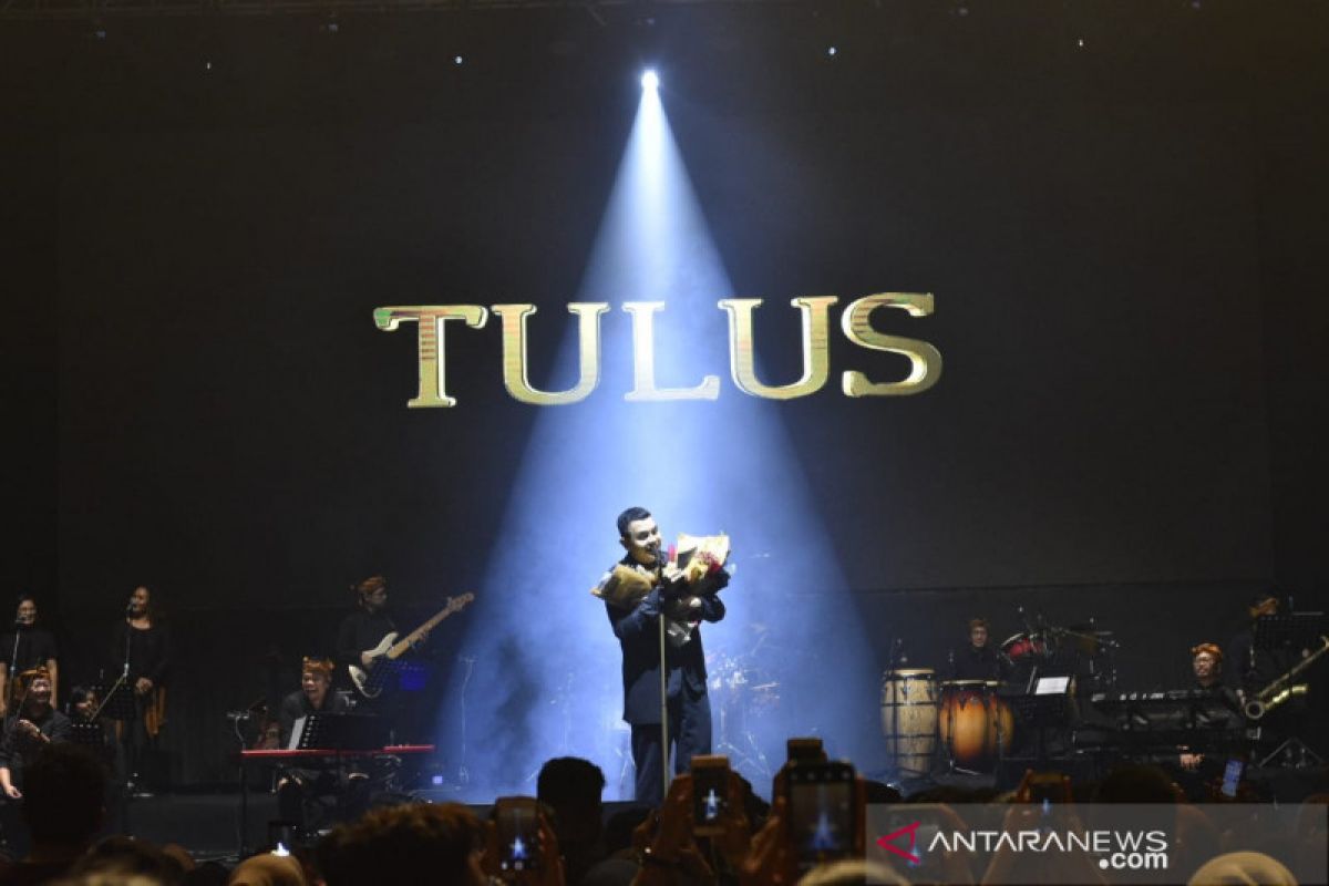 Tulus awali perjalanan tur sewindu di Malang