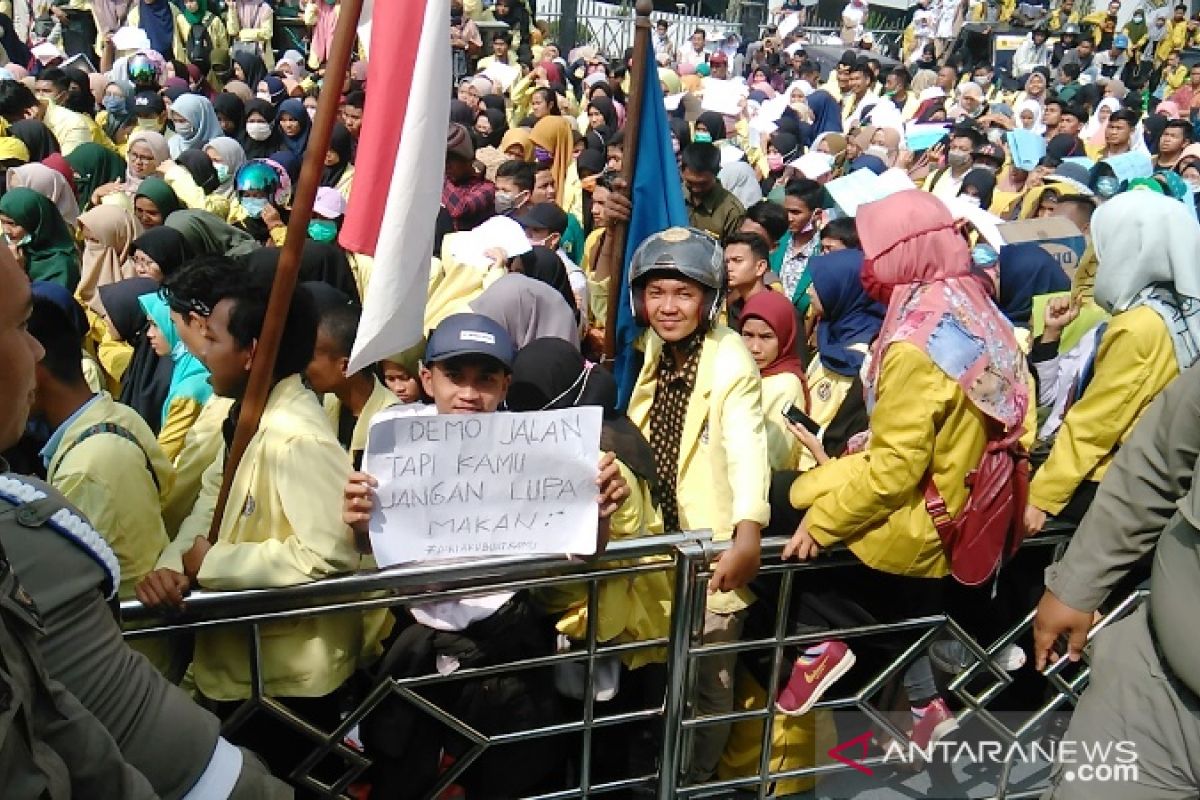 Aksi mahasiswa di Bukittinggi berlangsung tertib tanpa perusakan