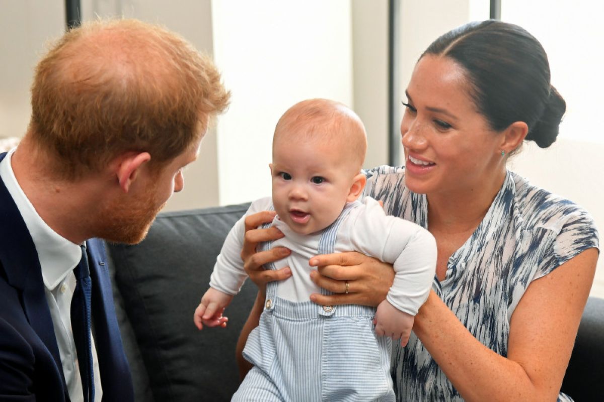 Lucunya Baby Archie saat berkunjung ke Afrika