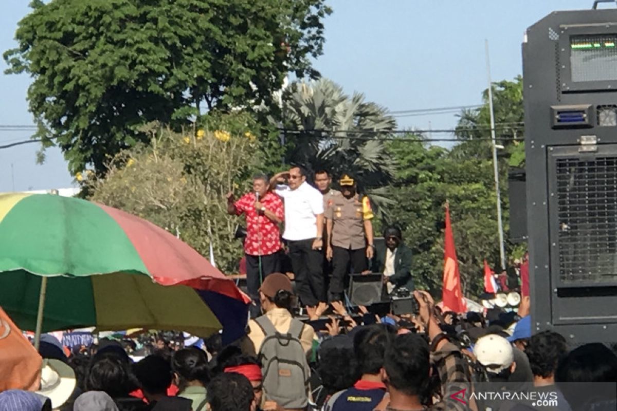 Pimpinan DPRD Jatim temui ribuan mahasiswa