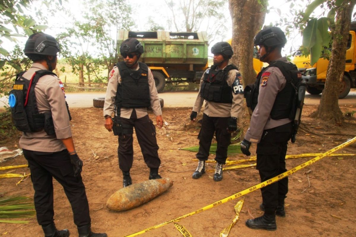 Seorang anak kecil di Merauke Papua temukan bom bekas Perang Dunia ke-II