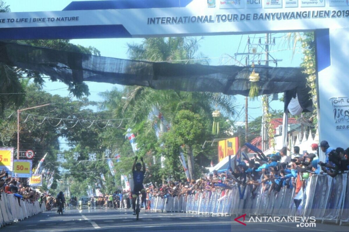 Aiman Cahyadi pebalap tercepat etape dua Tour de Banyuwangi Ijen