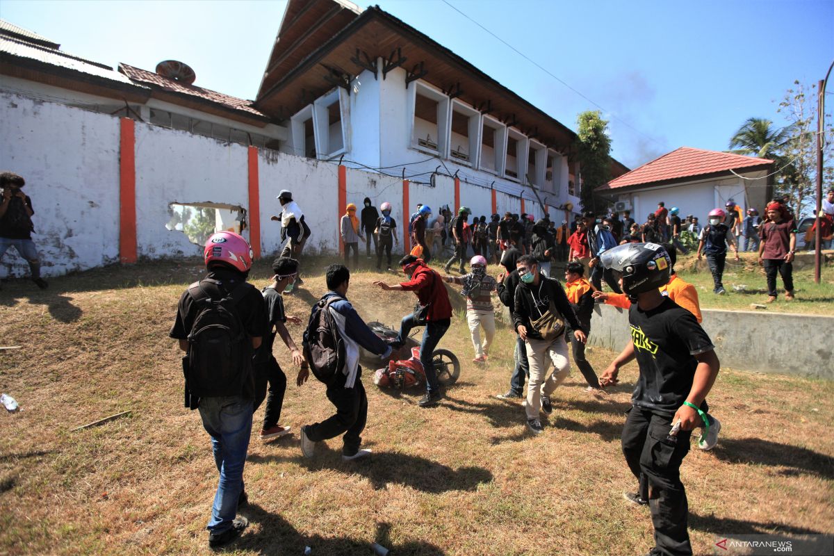 TNI-Polri patroli pascaunjuk rasa berdarah di Kota Kendari