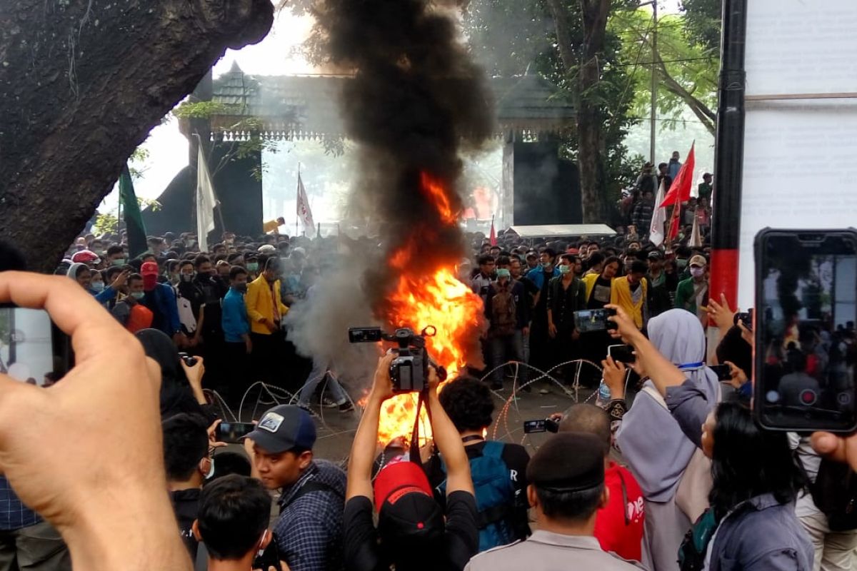 Polisi tetapkan 40 orang tersangka kericuhan terkait demo RKHUP