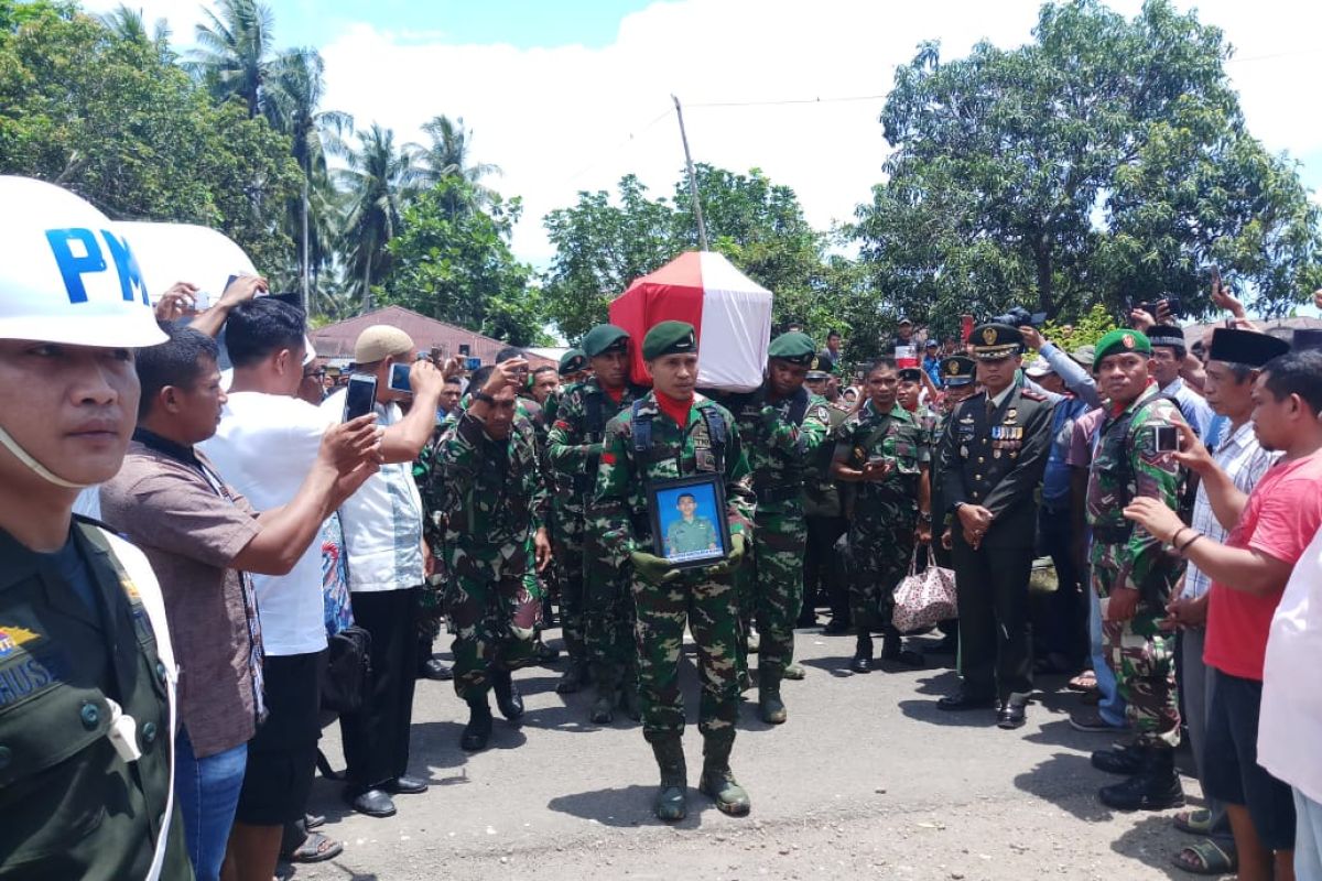 Anggota TNI gugur dalam pengamanan demo anarkis di Jayapura dimakamkan di Malut