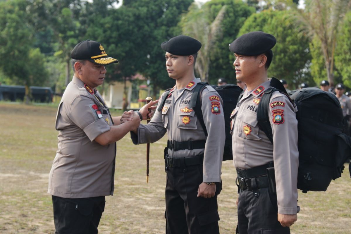 Seratus personel Polda Kepri diberangkatkan BKO Jakarta