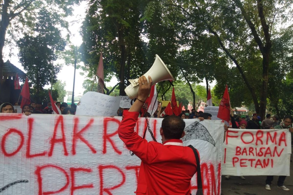 GMNI unjuk rasa di DPRD Sumut tolak RUU Pertanahan