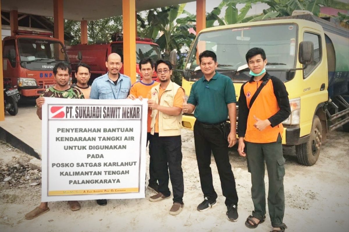 PT Sukajadi Sawit Mekar kerahkan truk tangki bantu Satgas Karhutla Kalteng