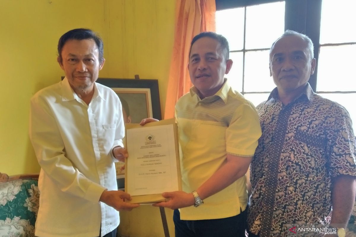 Harun Nurasid pendaftar pertama Balon Bupati HST di Partai Golkar