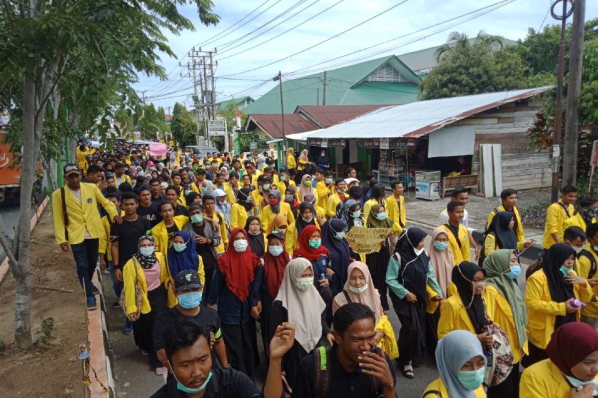 Ribuan mahasiswa mulai bergerak ke Kantor DPRK Aceh Barat