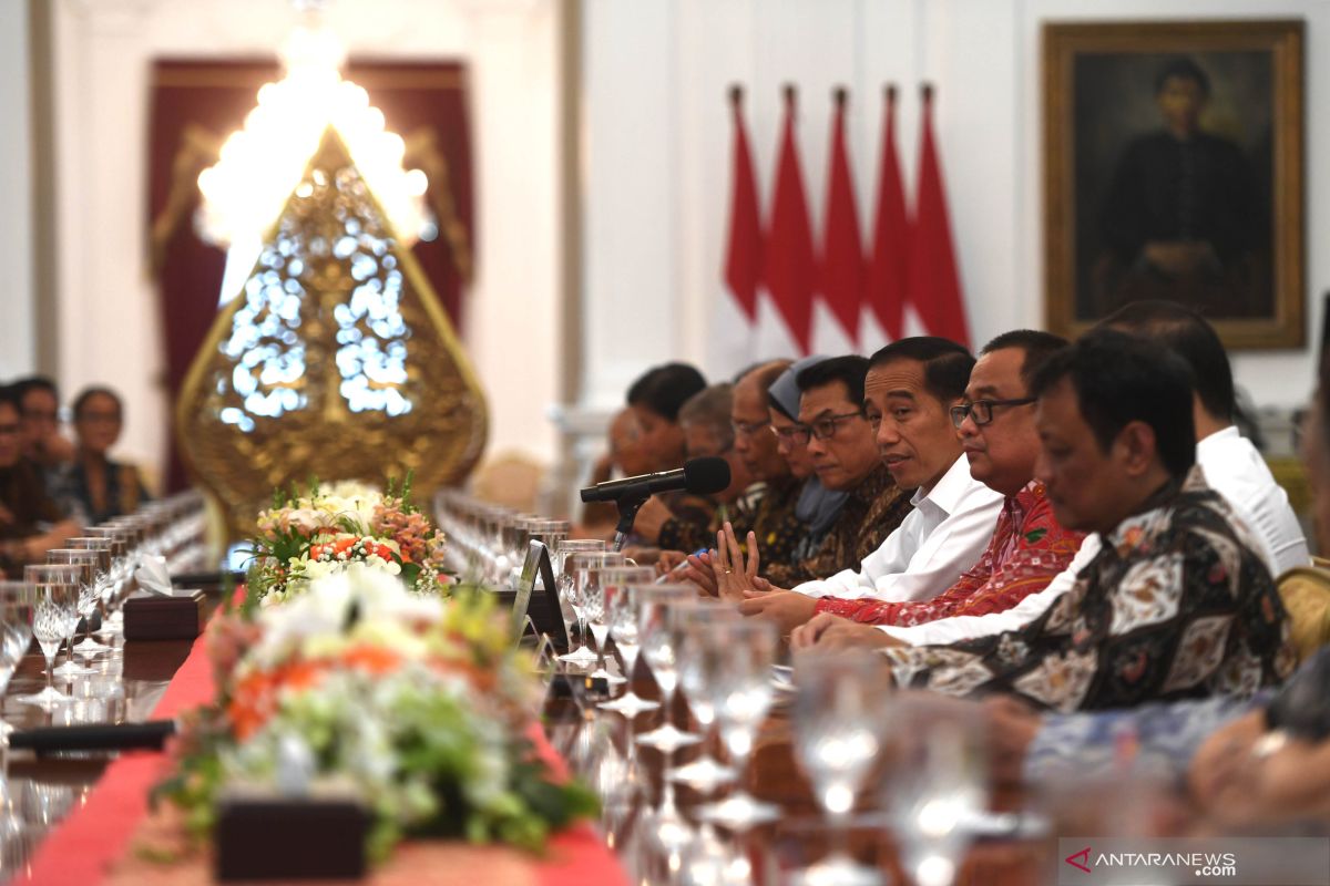 Jangan ragukan komitmen saya kepada demokrasi Indonesia, kata Jokowi