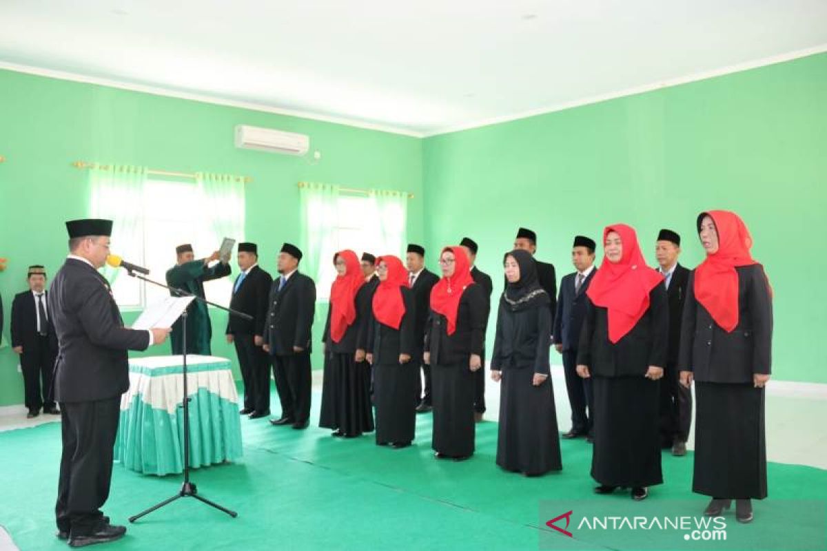 Gubernur Kepulauan Babel lantik 14 pejabat struktural