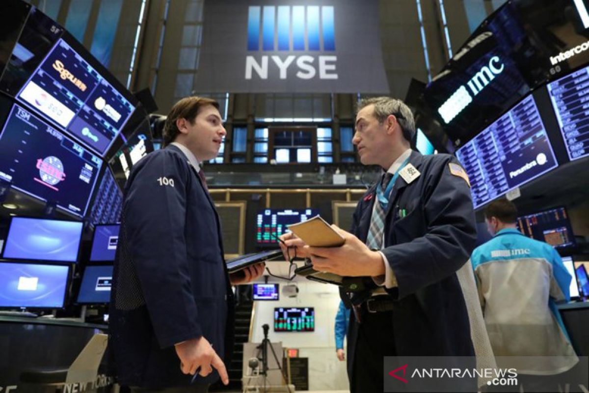 Wall Street berakhir naik tipis di tengah laporan laba perusahaan