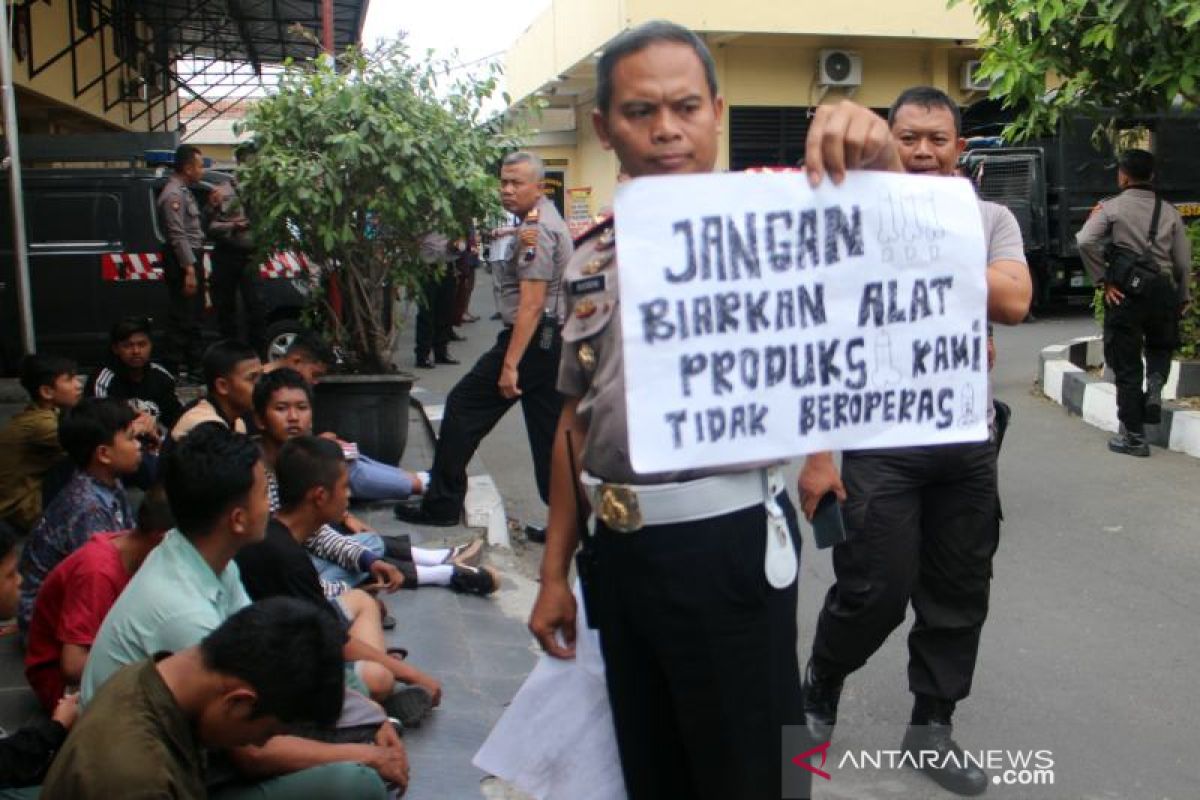 Gelar demo tanpa izin, Polresta Surakarta amankan puluhan pelajar