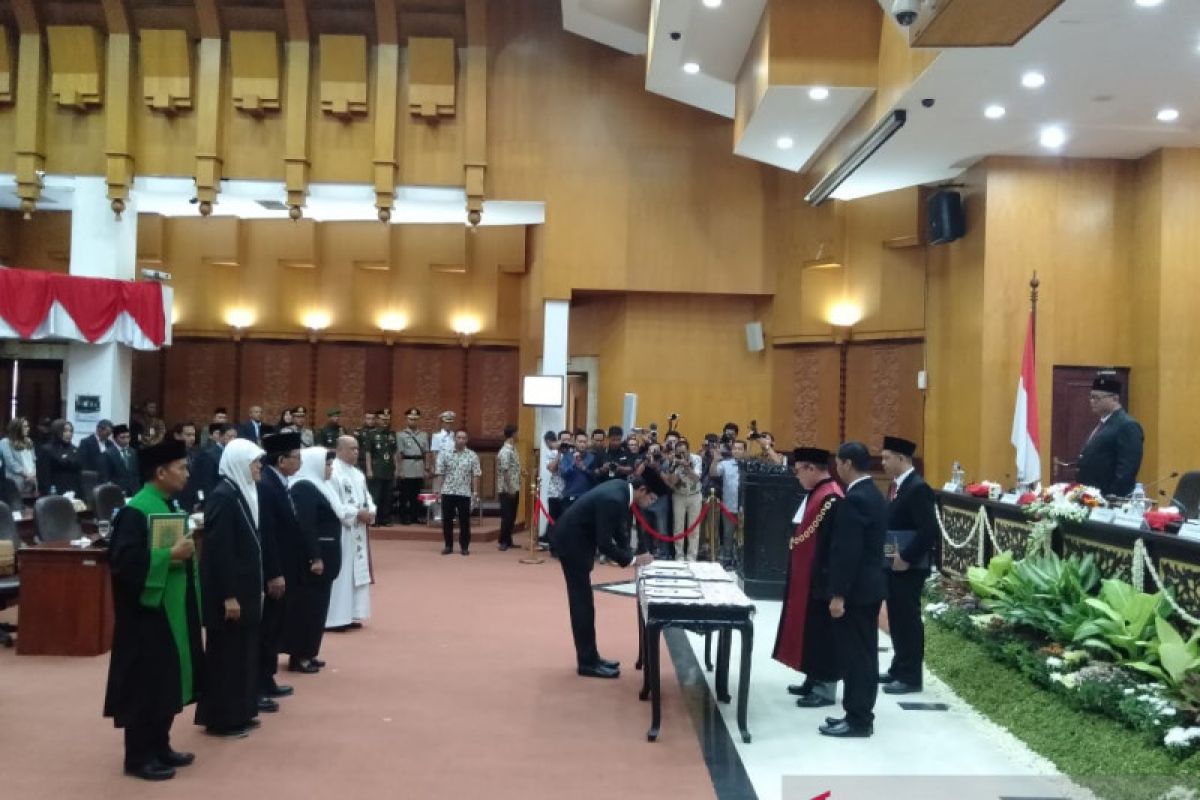 Pimpinan DPRD Surabaya 2019-2024 resmi dilantik
