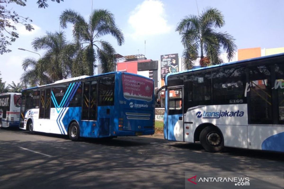 Transjakarta klarifikasi terbakarnya bus berlogo TJ di Pondok Cabe