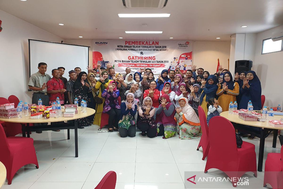 Telkom salurkan dana program kemitraan 2019