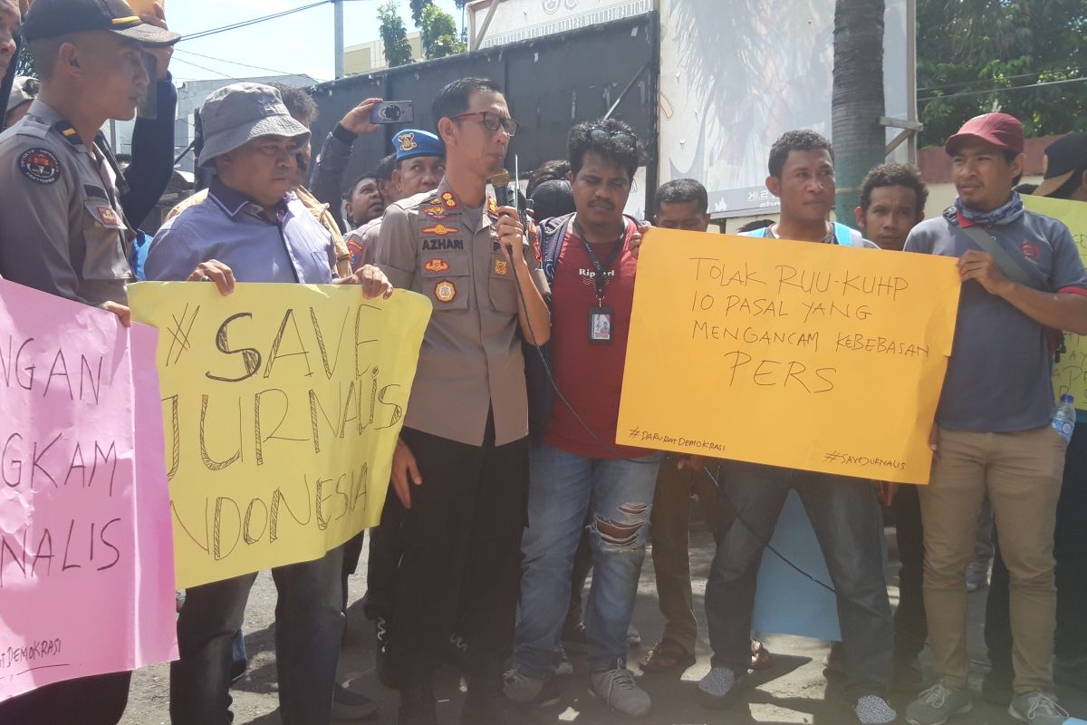 Polres Ternate periksa empat polisi  terkait unjuk rasa