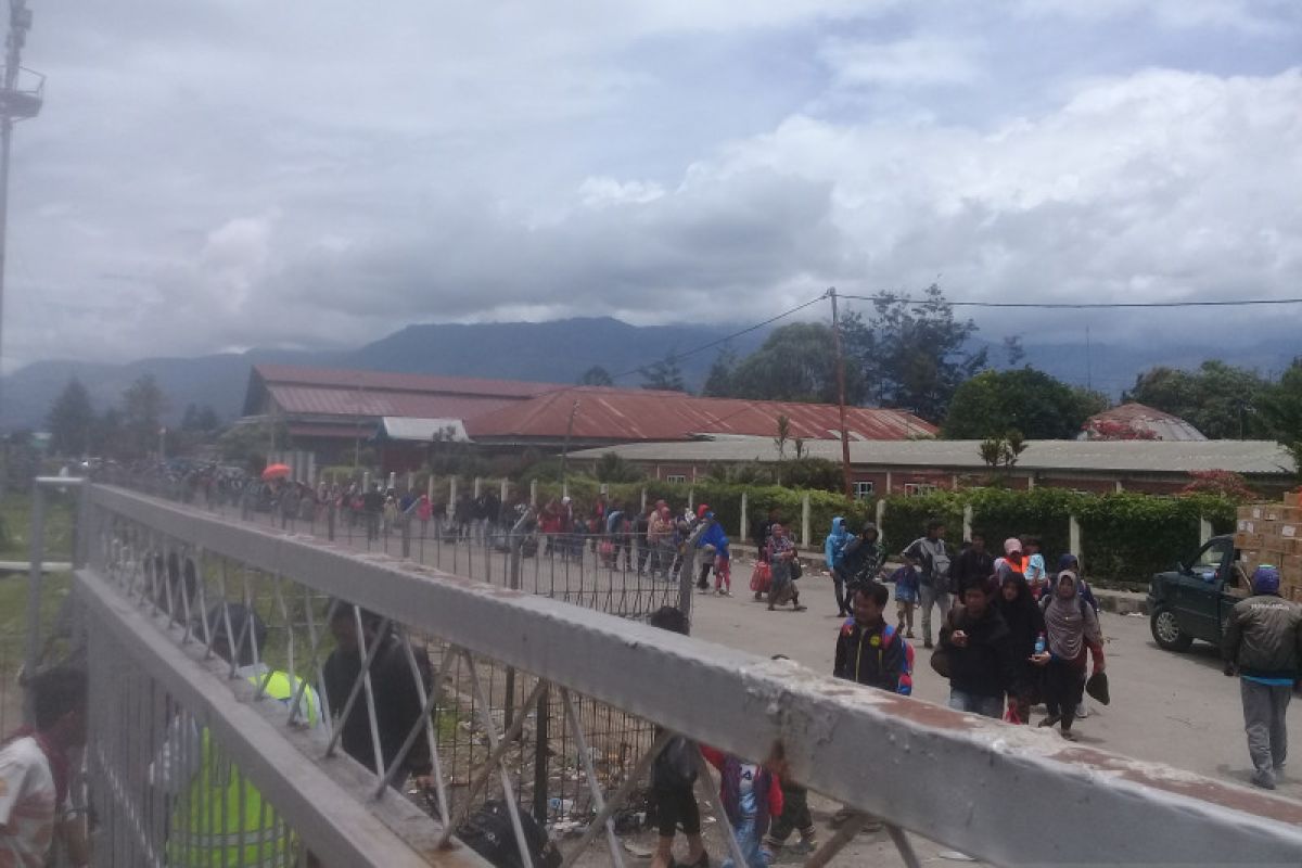TNI AU akan menindak pemeras pengungsi Jayawijaya